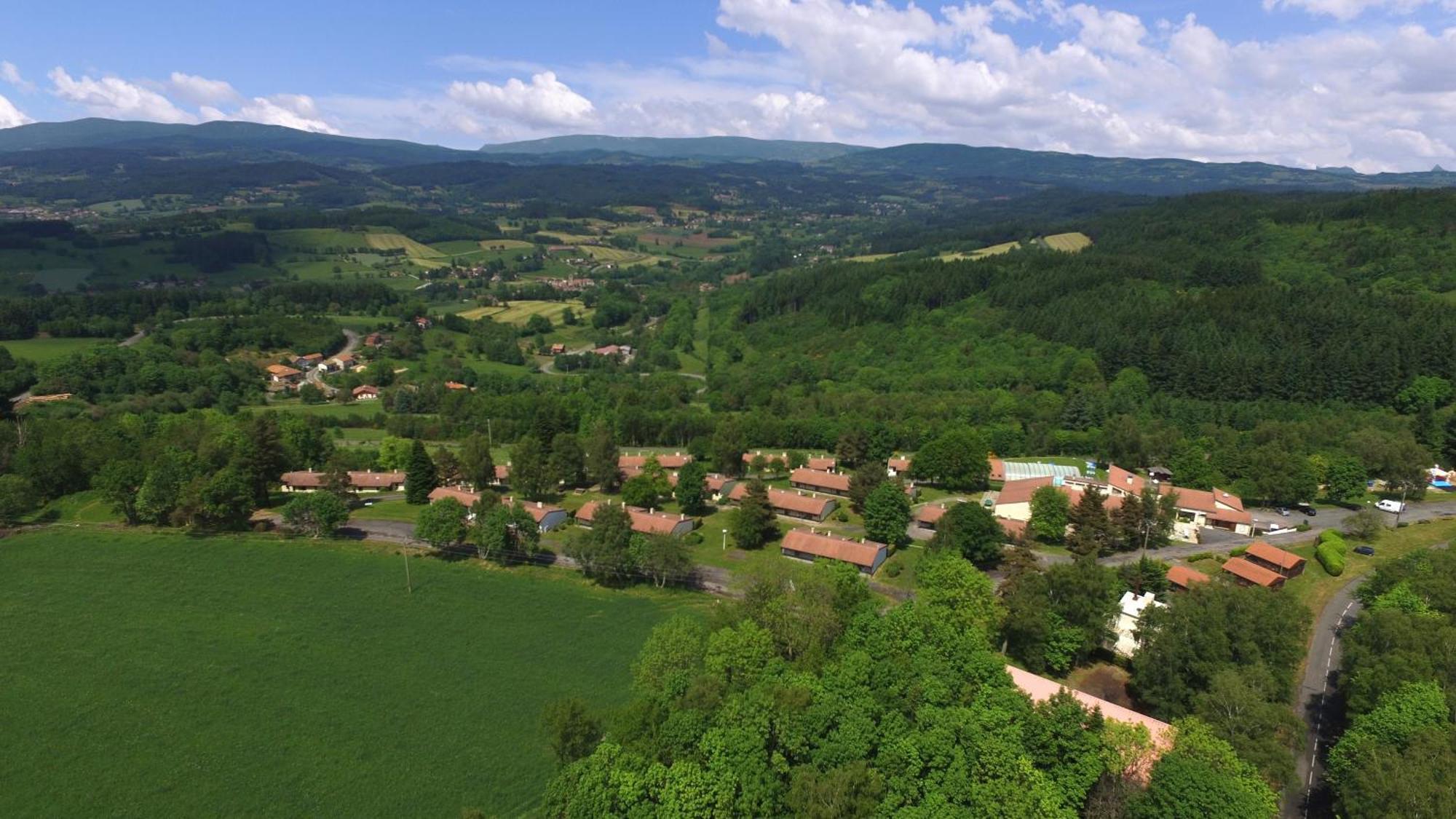 Vvf Villages « Les Monts Du Forez » Saint-Jean-La-Vetre Екстер'єр фото
